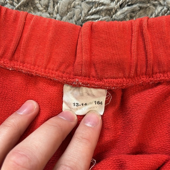 RED SHORTS - Picture 2 of 3